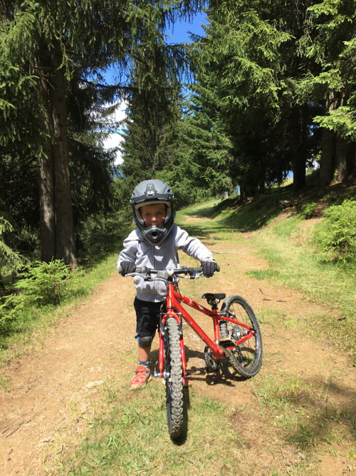 Downhillin' with the wee man in Bike Park Les Gets.