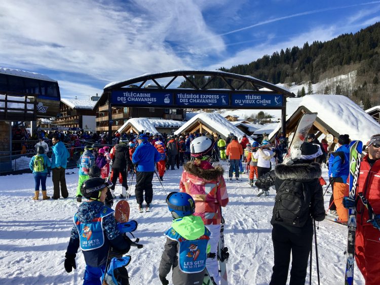 Busy times & blue skies - Christmas week in Les Gets. 