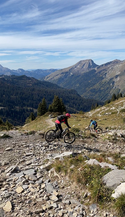 The descent back to Lindarets.