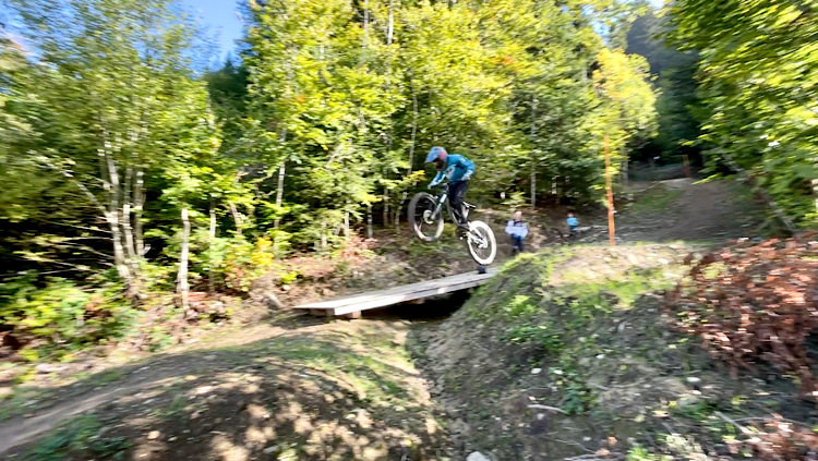 T sending the gap at the bottom of the red piste at Les Habères after having to pluck up some courage.